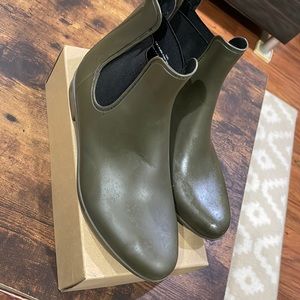 Merona rain boots 10 wide